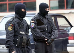 В Унгенах проходят обыски по делу об автомобильных идентификационных номерах