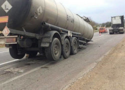 Необычное ДТП: тягач «потерял» цистерну с битумом у села Бульбоака 