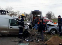 Женщина погибла и двое мужчин получили ранения в массовом ДТП в районе Сынжерея