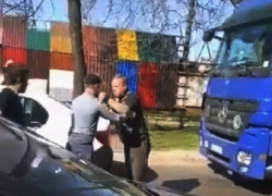 Водители учинили "европейские разборки" и спровоцировали огромную пробку на дороге в Кишиневе 