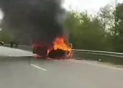 Легковой автомобиль загорелся на трассе Кишинев-Оргеев