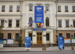 «Сытый голодного не поймет»: опубликованы зарплаты руководства Минобразования