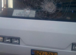 Ехавший из Затоки молдавский автобус закидали камнями на Украине