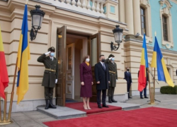 Зеленский: мы ценим, что Майя Санду не боится называть Крым украинским