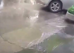 Улицу Армянскую затопило из-за прорыва канализации