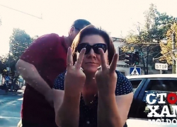 Ссора двух автолюбителей на дороге перешла в скандал с неприличными жестами