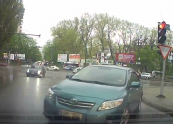 Странный манёвр кишиневского водителя едва не привёл к ДТП