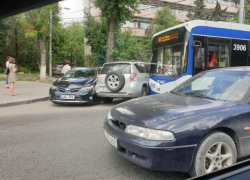 Массовое столкновение на улице Алеку Руссо - ДТП с участием троллейбуса и двух автомобилей Toyota