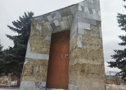 В Яловенском районе забросили и разрушили мемориал ВОВ