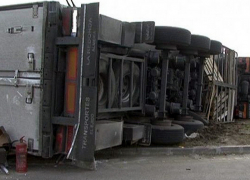 Автоцистерна с молдавскими номерами опрокинулась в Румынии