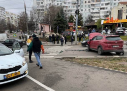 Появились подробности ДТП на Чеканах, в котором пострадали дети на тротуаре