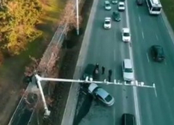 Лобовое столкновение на Чеканах с пострадавшими мужчиной и ребенком сняли на видео с помощью дрона