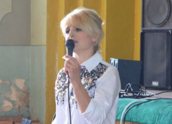 Учительница просит Санду оплатить ей дикий счет за газ