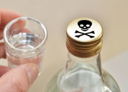 Контрафакт в розницу: на Чеканах полиция охотилась за подпольным алкоголем