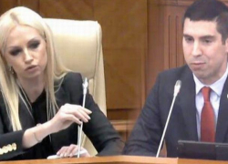 Таубер появилась на заседании парламента, Попшой посоветовал ей отправляться в тюрьму изучать свое "будущее пристанище"