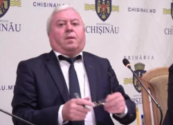 Уволенному претору присудили выплатить зарплату за 3 года и 100 000 леев - моральный ущерб