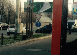 Под виадуком загорелся дом 