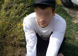 На глазах у изумленных прохожих четверо мужчин употребляли наркотики в секторе Чеканы  