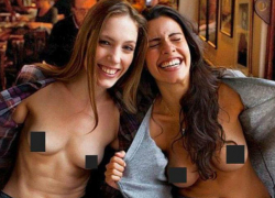 Девушки обнажают грудь и делают селфи с едой: горячий тренд сезона