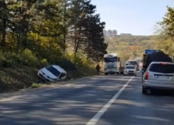 Цепное ДТП спровоцировало пробку на Балканском шоссе и попало на видео 
