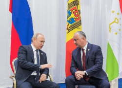 Владимир Путин и президент Молдовы Игорь Додон провели встречу на саммите ЕАЭС