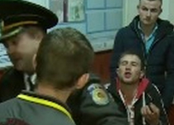 Любовники девушки обвинили ее в изменах и подрались в столичном караоке-клубе 