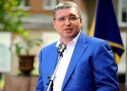 Ренато Георгиевич, вы что, совсем тютю? - Цырдя задал риторический вопрос Усатому