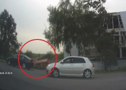 Авария в Кишиневе попала на видео: Skoda столкнула грузовик в кювет