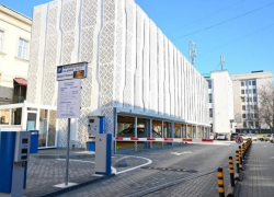 Столичная многоэтажная автостоянка пустует: она слишком дорогая для рядовых водителей