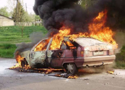 Водитель заживо сгорел в охваченном пламенем автомобиле 