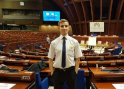 В муниципальном совете Кишинева нашли очень молодого советника, он прошел по спискам PAS