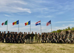 Минобороны призвало людей не пугаться военной техники: молдавские солдаты возвращаются с румынских учений