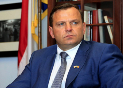 У Нэстасе больше нет дипломатического паспорта