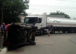 В Дурлештах после столкновения с автоцистерной перевернулся легковой автомобиль