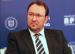 Во власти не может быть вакуума, -Тэнасе