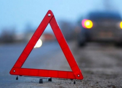 Полицейский за рулем авто насмерть сбил женщину