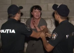 Агрессивная женщина ударила ножом мужа на глазах детей в пригороде Кишинева