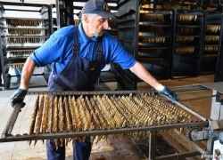 Опасная еда: девятилетняя девочка ослепла из-за копченой кильки