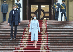 Божество и ее ангел-хранитель - пару слов о главном безопаснике Майи Санду