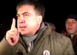 Радикалы в балаклавах заблокировали популярный украинский телеканал, поддержавший массовую акцию протеста Саакашвили