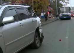 Автобус с работниками троллейбусного депо врезался в автомобиль в Кишиневе