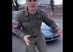 Сотрудник охранного агентства напал на девушку