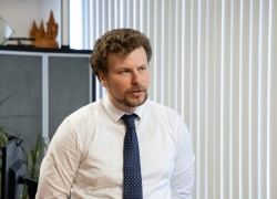 Министр призвал срочно сообщать о случаях сбора средств на "подарки учителям"