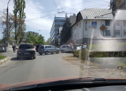 В центре Кишиневе на перекрестке "встретились" три автомобиля