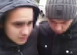 Дерзкие бандиты, связавшие женщину и угрожавшие ей пистолетом, попали на видео