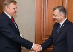 Премьер-министр Кику встретился с новым украинским послом