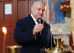 Игорь Додон во время встречи с Вадимом Красносельским подарил монастырю ценную икону