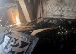 В результате пожара на мансардном этаже семья с детьми осталась без жилья 