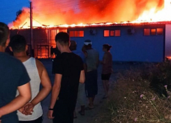 Сильный пожар в селе Чишмикиой попал на видео