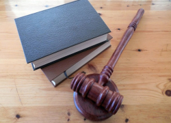 Некоторые судьи и прокуроры будут получать двойной оклад